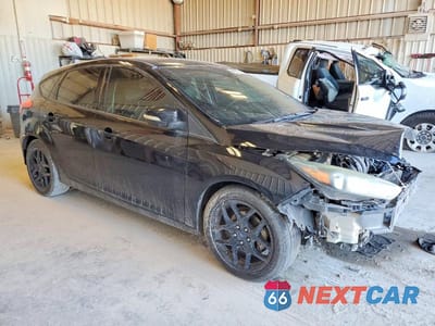 Czwarte zdjęcie samochodu z boku: 2016 FORD FOCUS SE VIN:1FADP3K21GL321248 - miniatura