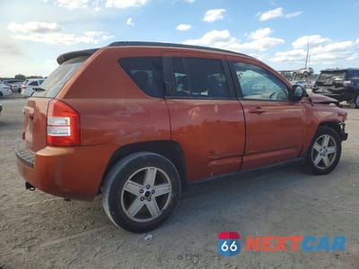 Trzecie zdjęcie samochodu z tyłu: 2010 JEEP COMPASS SPORT VIN:1J4NT4FB1AD612046 - miniatura