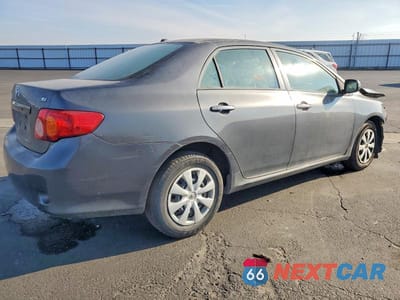 Trzecie zdjęcie samochodu z tyłu: 2010 TOYOTA COROLLA BASE VIN:2T1BU4EE2AC398585 - miniatura