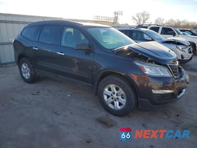 Czwarte zdjęcie samochodu z boku: 2015 CHEVROLET TRAVERSE LS VIN:1GNKRFED9FJ356728 - miniatura