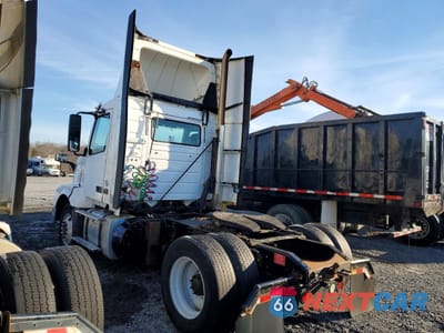 Trzecie zdjęcie samochodu z tyłu: 2016 VOLVO VNL SEMI TRUCK VIN:4V4N39TG5GN965609 - miniatura