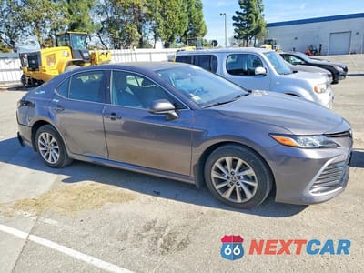 Czwarte zdjęcie samochodu z boku: 2023 TOYOTA CAMRY LE VIN:4T1C11BK4PU080707 - miniatura