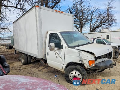 Czwarte zdjęcie samochodu z boku: 1998 FORD E450 BOX TRUCK VIN:1FDXE47F8WHB48288 - miniatura