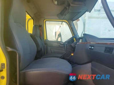 Piąte zdjęcie samochodu w środku: 2018 INTERNATIONAL RH613 SEMI TRUCK VIN:3HSDWTZR8JN347160 - miniatura