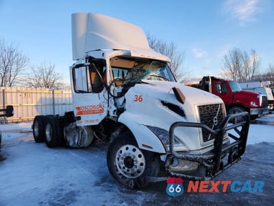 2024 VOLVO VNR 4V4WC9EH5RN653397 - główne zdjęcie licytacji z USA - miniatura