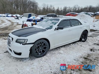 2019 CHRYSLER 300 S 2C3CCABT4KH704870 - główne zdjęcie licytacji z USA - miniatura