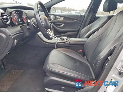 Zdjęcie 7 z 12 samochodu: 2019 MERCEDES-BENZ E 300 4MATIC VIN:WDDZF4KB7KA556109 - miniatura