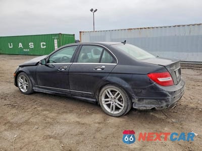 Drugie zdjęcie samochodu z przodu: 2014 MERCEDES-BENZ C 300 4MATIC VIN:WDDGF8AB3EA965034 - miniatura