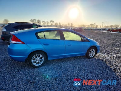 Trzecie zdjęcie samochodu z tyłu: 2010 HONDA INSIGHT EX VIN:JHMZE2H79AS019172 - miniatura