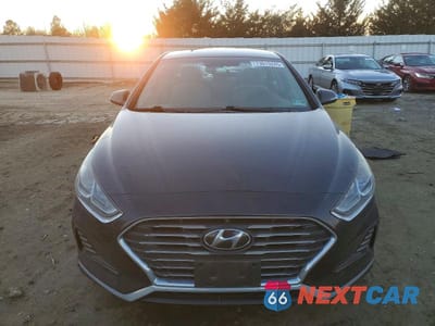 Piąte zdjęcie samochodu w środku: 2018 HYUNDAI SONATA SPORT VIN:5NPE34AF9JH668150 - miniatura