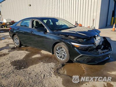 Czwarte zdjęcie samochodu z boku: 2024 HYUNDAI ELANTRA HYBRID BLUE VIN:KMHLM4DJ0RU100807 - miniatura
