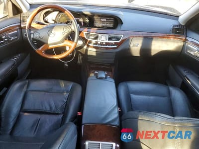 Zdjęcie 8 z 11 samochodu: 2010 MERCEDES-BENZ S 550 4MATIC VIN:WDDNG8GB8AA323592 - miniatura