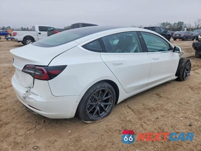 Trzecie zdjęcie samochodu z tyłu: 2018 TESLA MODEL 3 VIN:5YJ3E1EA9JF051893 - miniatura
