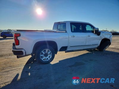 Trzecie zdjęcie samochodu z tyłu: 2024 CHEVROLET SILVERADO K2500 HIGH COUNTRY VIN:1GC4YREY1RF126553 - miniatura