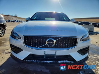 Piąte zdjęcie samochodu w środku: 2022 VOLVO V60 CROSS COUNTRY T5 MOMENTUM VIN:YV4102WK0N1085722 - miniatura