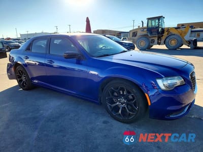 Czwarte zdjęcie samochodu z boku: 2020 CHRYSLER 300 TOURING VIN:2C3CCAAG2LH115760 - miniatura