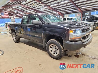 Czwarte zdjęcie samochodu z boku: 2017 CHEVROLET SILVERADO K1500 VIN:1GCVKNEH4HZ301728 - miniatura