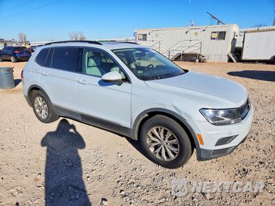 Czwarte zdjęcie samochodu z boku: 2018 VOLKSWAGEN TIGUAN SE VIN:3VV3B7AX2JM149926 - miniatura