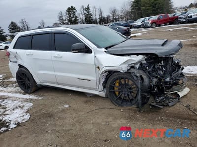 Czwarte zdjęcie samochodu z boku: 2021 JEEP GRAND CHEROKEE TRACKHAWK VIN:1C4RJFN92MC649589 - miniatura