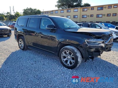 Czwarte zdjęcie samochodu z boku: 2022 JEEP WAGONEER SERIES II VIN:1C4SJVBT2NS182760 - miniatura