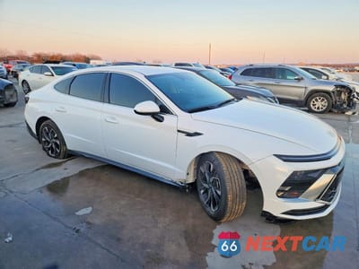 Czwarte zdjęcie samochodu z boku: 2025 HYUNDAI SONATA SEL VIN:KMHL64JA6SA466339 - miniatura
