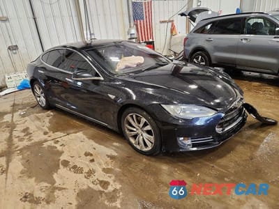 Czwarte zdjęcie samochodu z boku: 2016 TESLA MODEL S VIN:5YJSA1E23GF122837 - miniatura