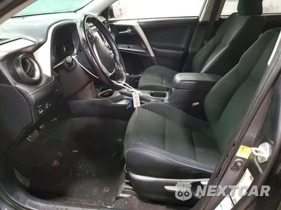 Zdjęcie 7 z 12 samochodu: 2017 TOYOTA RAV4 XLE VIN:JTMRFREV8HD203057 - miniatura