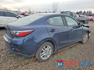 Trzecie zdjęcie samochodu z tyłu: 2017 TOYOTA YARIS IA VIN:3MYDLBYV1HY164199 - miniatura