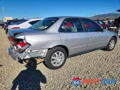 Trzecie zdjęcie samochodu z tyłu: 2002 HONDA ACCORD EX VIN:JHMCG66832C008215 - miniatura