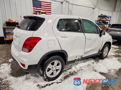 Trzecie zdjęcie samochodu z tyłu: 2020 CHEVROLET TRAX LS VIN:3GNCJNSBXLL264721 - miniatura