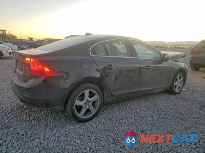 Trzecie zdjęcie samochodu z tyłu: 2013 VOLVO S60 T5 VIN:YV1612FH4D1212667 - miniatura