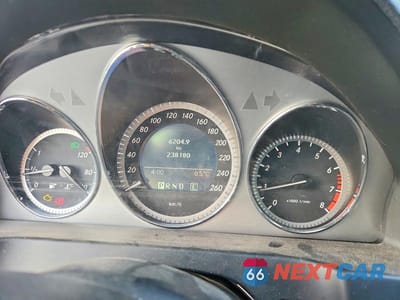 Zdjęcie 9 z 11 samochodu: 2011 MERCEDES-BENZ C 300 4MATIC VIN:WDDGF8BB9BA528939 - miniatura