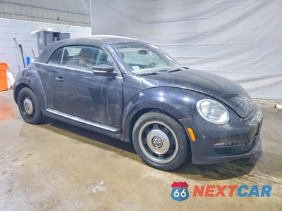Czwarte zdjęcie samochodu z boku: 2015 VOLKSWAGEN BEETLE 1.8T VIN:3VW517AT9FM808581 - miniatura