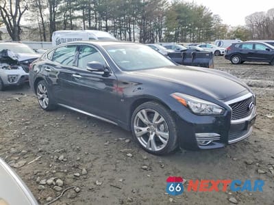 Czwarte zdjęcie samochodu z boku: 2018 INFINITI Q70L 3.7 LUXE VIN:JN1BY1PR7JM370323 - miniatura