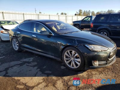 Czwarte zdjęcie samochodu z boku: 2014 TESLA MODEL S VIN:5YJSA1S18EFP50997 - miniatura