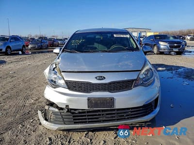Piąte zdjęcie samochodu w środku: 2017 KIA RIO LX VIN:KNADM4A35H6117990 - miniatura