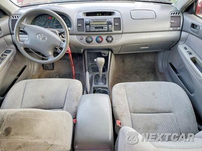 Zdjęcie 8 z 11 samochodu: 2004 TOYOTA CAMRY LE VIN:4T1BF30K04U077830 - miniatura