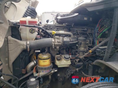 Zdjęcie 7 z 10 samochodu: 2015 FREIGHTLINER CASCADIA SEMI TRUCK VIN:1FUBGEDV6FLGH4742 - miniatura