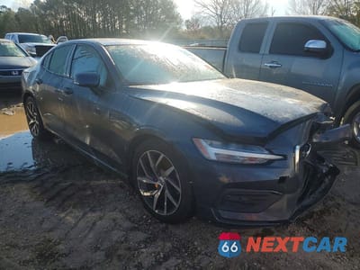 Czwarte zdjęcie samochodu z boku: 2019 VOLVO S60 T5 MOMENTUM VIN:7JR102FK0KG009639 - miniatura