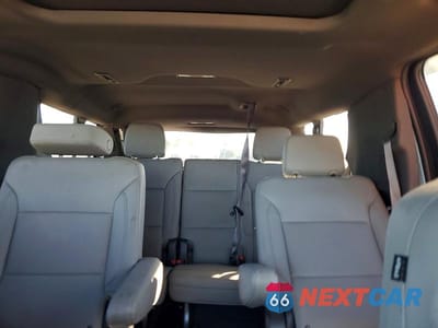 Zdjęcie 10 z 12 samochodu: 2022 CHEVROLET SUBURBAN C1500 LT VIN:1GNSCCKD7NR345229 - miniatura