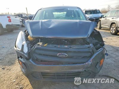 Piąte zdjęcie samochodu w środku: 2017 FORD ESCAPE S VIN:1FMCU0F78HUD42396 - miniatura