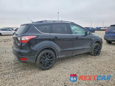 Trzecie zdjęcie samochodu z tyłu: 2018 FORD ESCAPE SE VIN:1FMCU0GD2JUD57843 - miniatura
