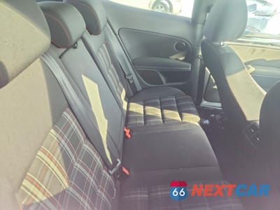 Zdjęcie 10 z 12 samochodu: 2010 VOLKSWAGEN GTI VIN:WVWFV7AJ4AW238640 - miniatura