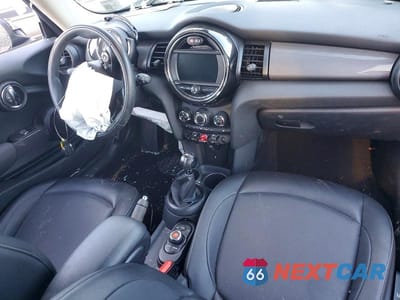Zdjęcie 8 z 12 samochodu: 2021 MINI COOPER VIN:WMWXR3C07M2N87791 - miniatura