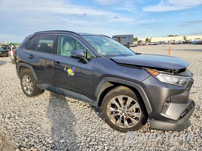 Czwarte zdjęcie samochodu z boku: 2021 TOYOTA RAV4 XLE PREMIUM VIN:2T3C1RFV5MC127427 - miniatura