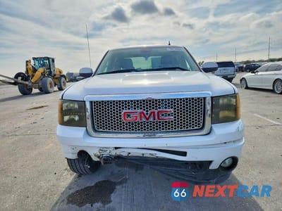 Piąte zdjęcie samochodu w środku: 2008 GMC NEW SIERRA C1500 DENALI VIN:2GTEC638081181411 - miniatura