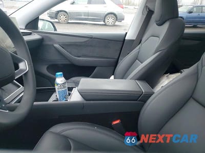 Zdjęcie 7 z 13 samochodu: 2026 TESLA MODEL Y VIN:7SAYGDEE2TF408163 - miniatura