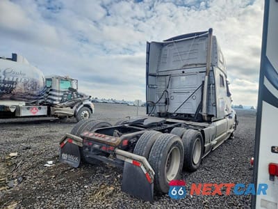 Czwarte zdjęcie samochodu z boku: 2024 VOLVO VNL SEMI TRUCK VIN:4V4NC9EJ3RN637827 - miniatura