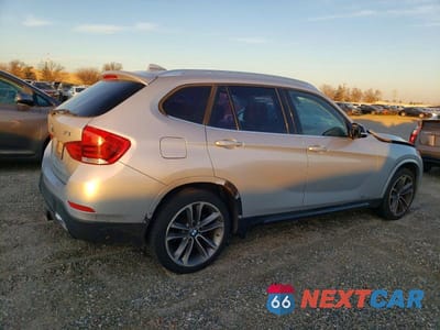 Trzecie zdjęcie samochodu z tyłu: 2013 BMW X1 XDRIVE28I VIN:WBAVL1C59DVR90775 - miniatura