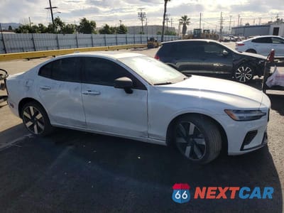 Czwarte zdjęcie samochodu z boku: 2024 VOLVO S60 CORE VIN:7JRH60FK0RG311394 - miniatura